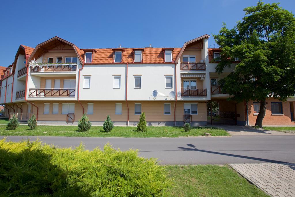 Zoli Apartmanok-Maya Koelcsey 34-36 Hajdúszoboszló Zewnętrze zdjęcie