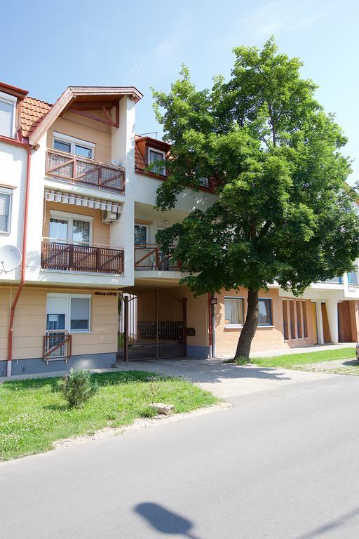 Zoli Apartmanok-Maya Koelcsey 34-36 Hajdúszoboszló Zewnętrze zdjęcie