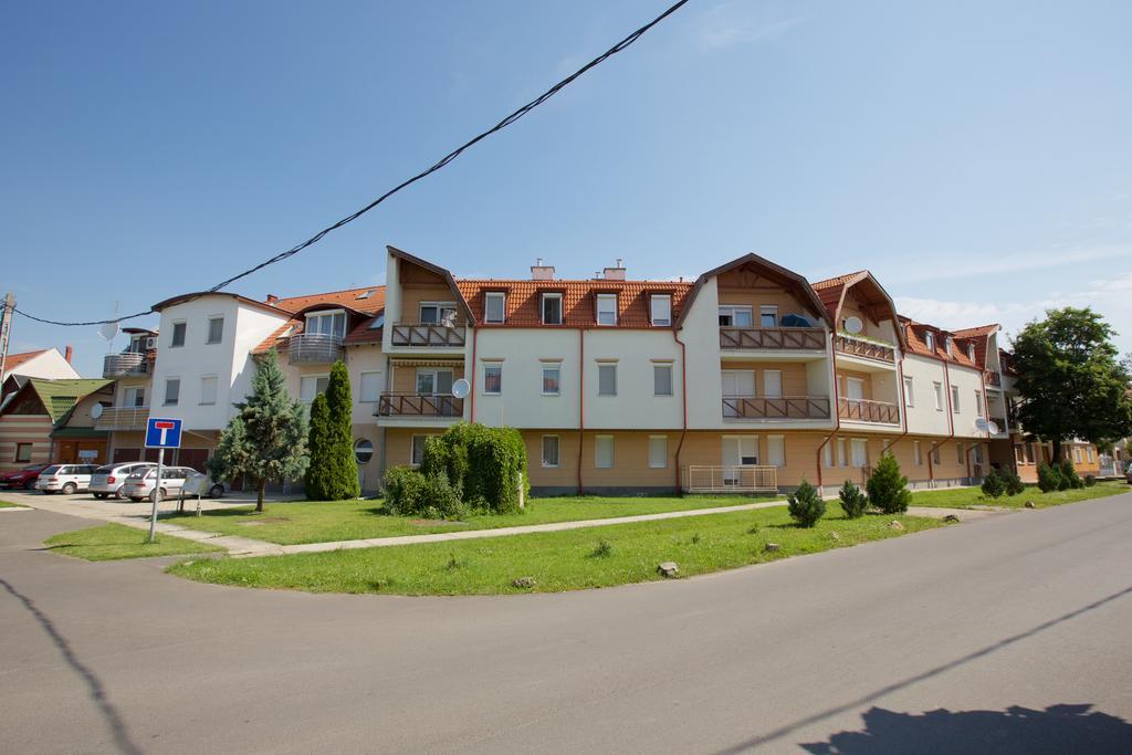Zoli Apartmanok-Maya Koelcsey 34-36 Hajdúszoboszló Zewnętrze zdjęcie